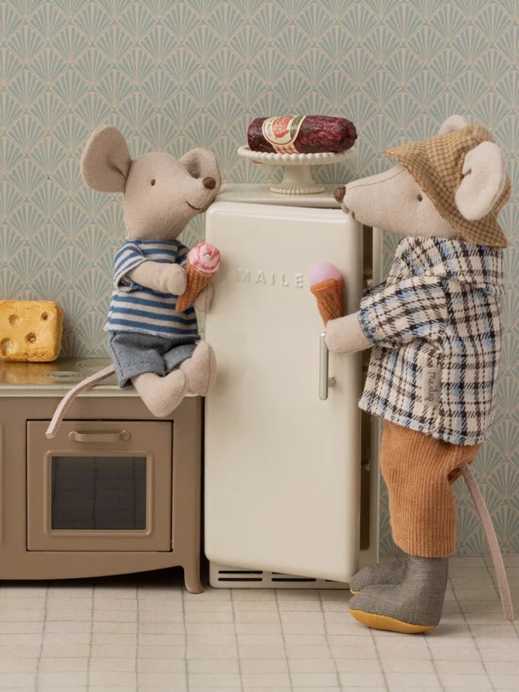 Mouse Fridge and Food