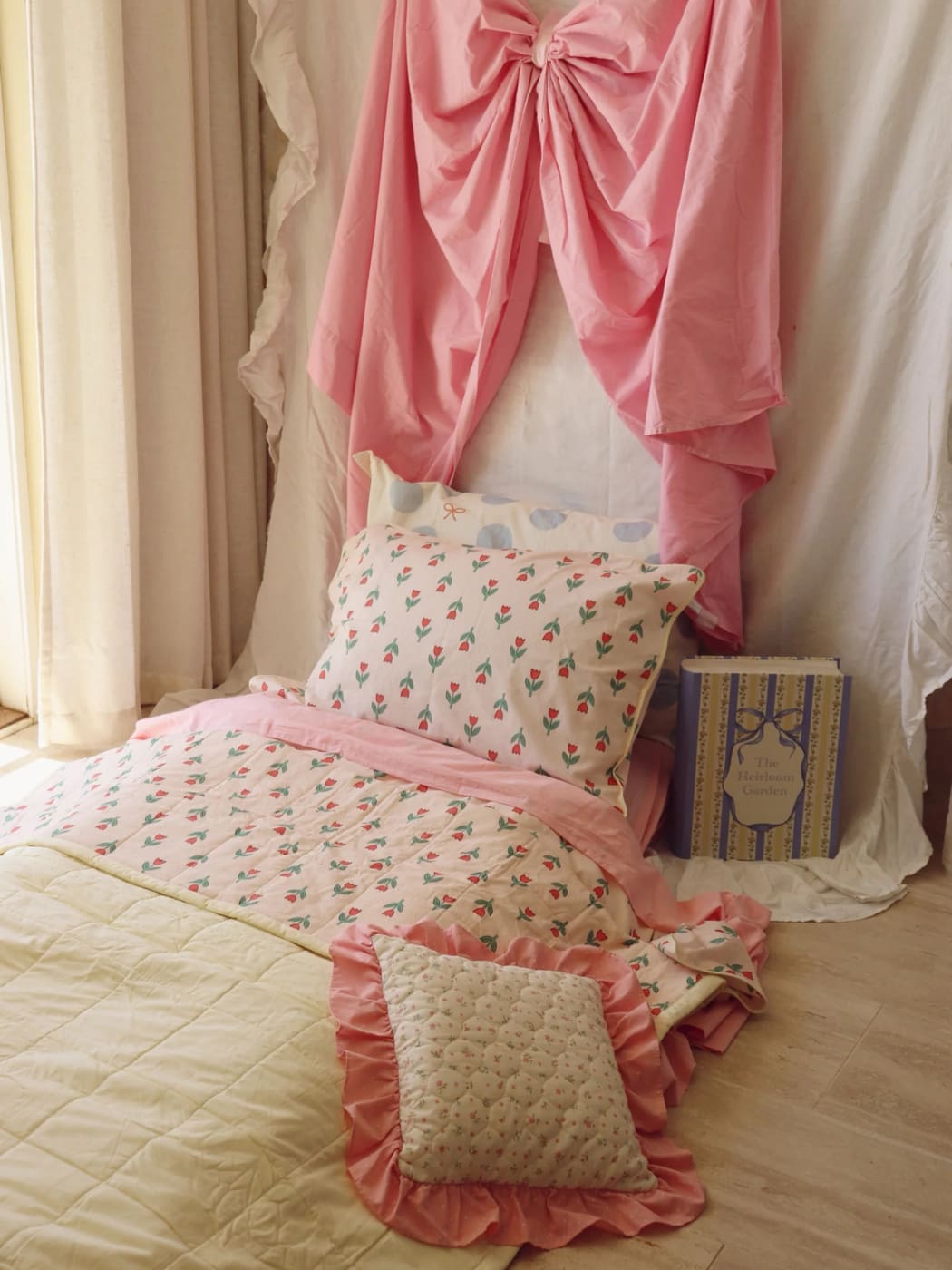 Reversible Cot Quilt - Tulip Garden