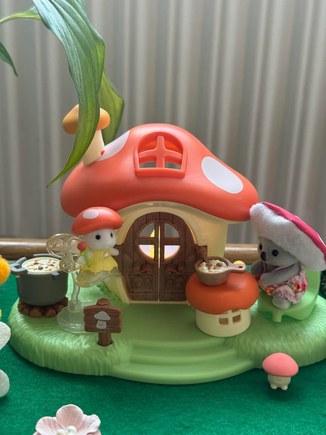 Misty Forest Mushroom House Set