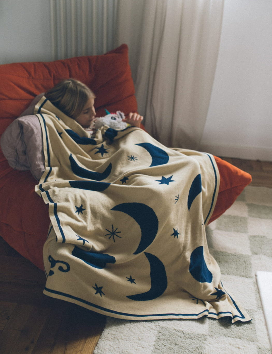 Story_Makers_Knitted_Blanket_1.jpg